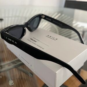 Akila Black Sunglasses